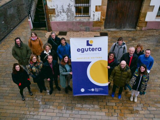 Egutera-talde-argazkia