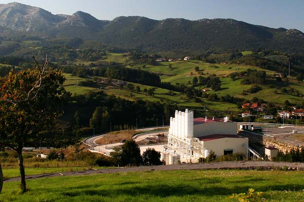 Exterior panoramic view of the micronization plant.